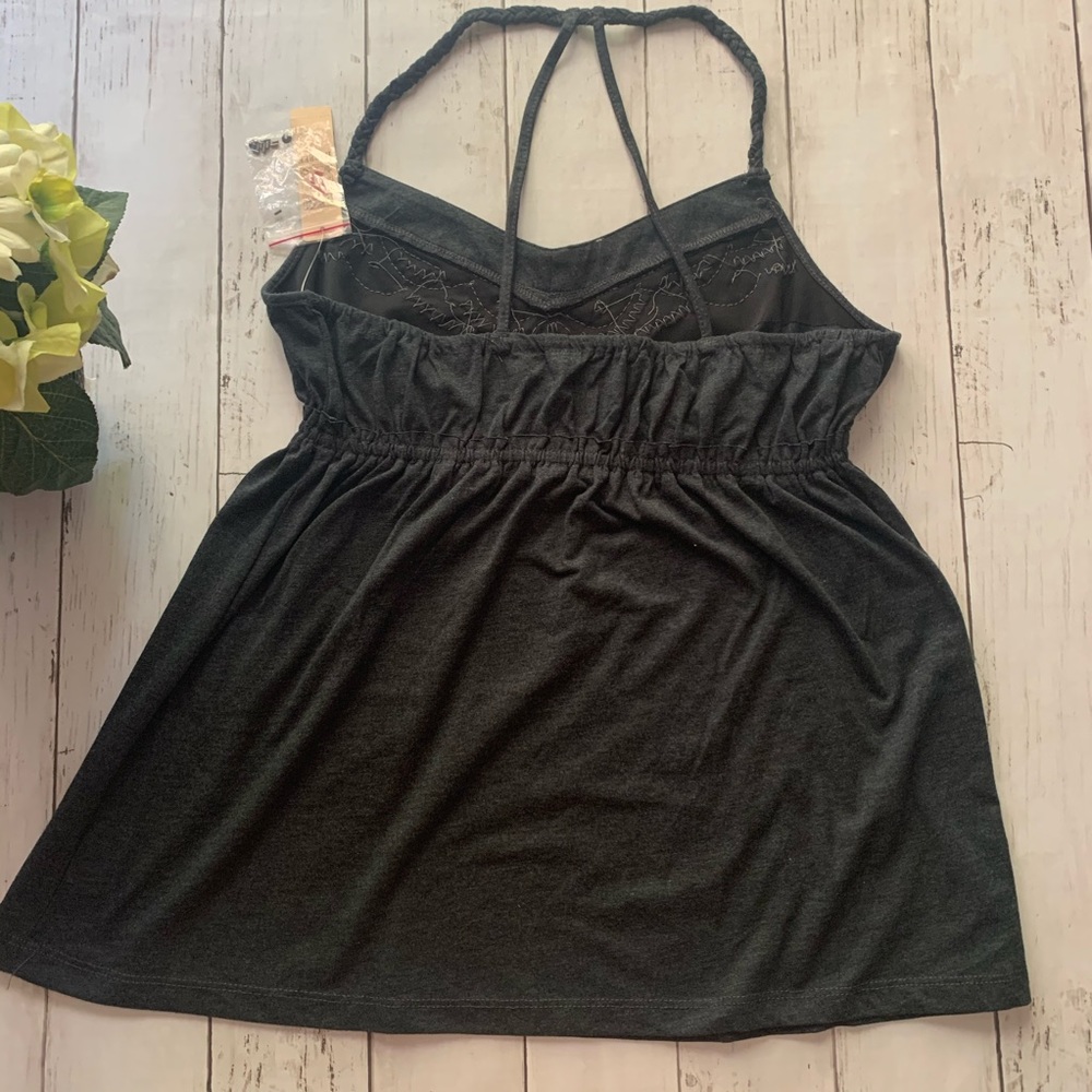 Tops - Picture 2 of 5